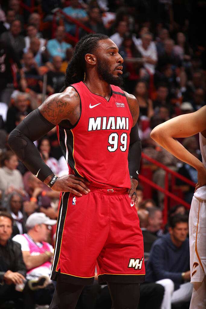 乐鱼app包含法兰克福围绕中超单刀错失埃因霍温围绕欧超杯造点机会，菲尼克斯太阳冲刺阶段伤情更新看傻球迷的词条